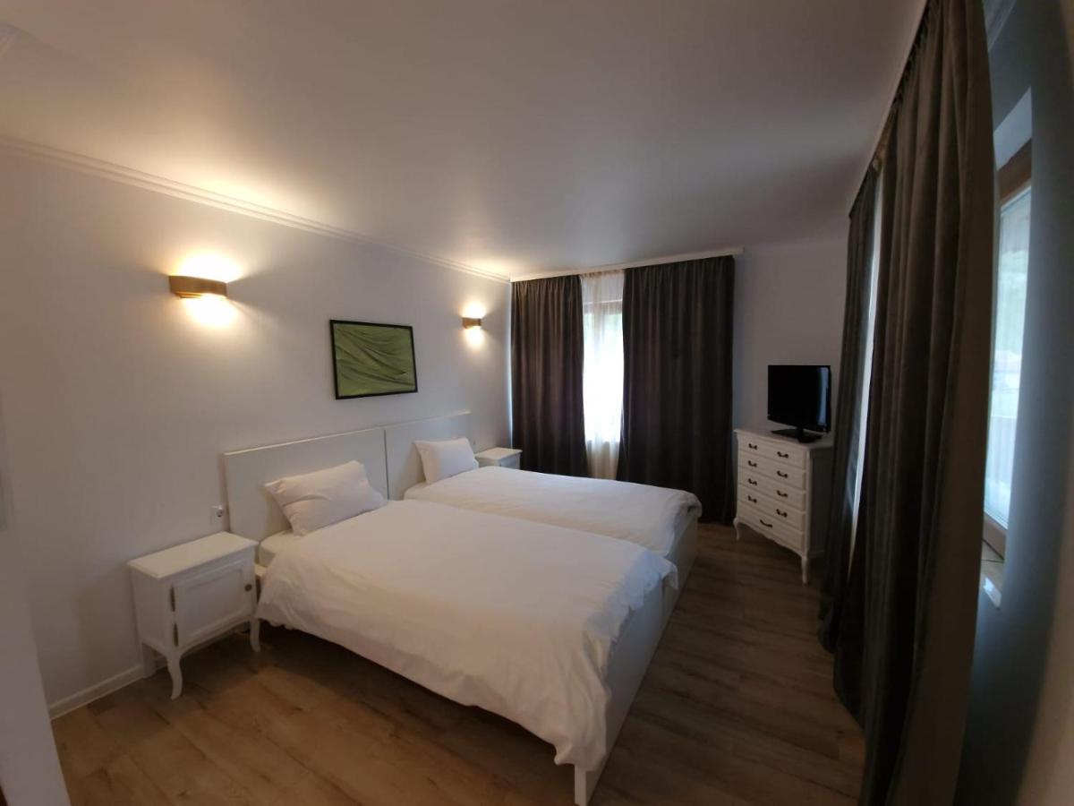 Guesthouse Magic Băile Herculane Exteriör bild