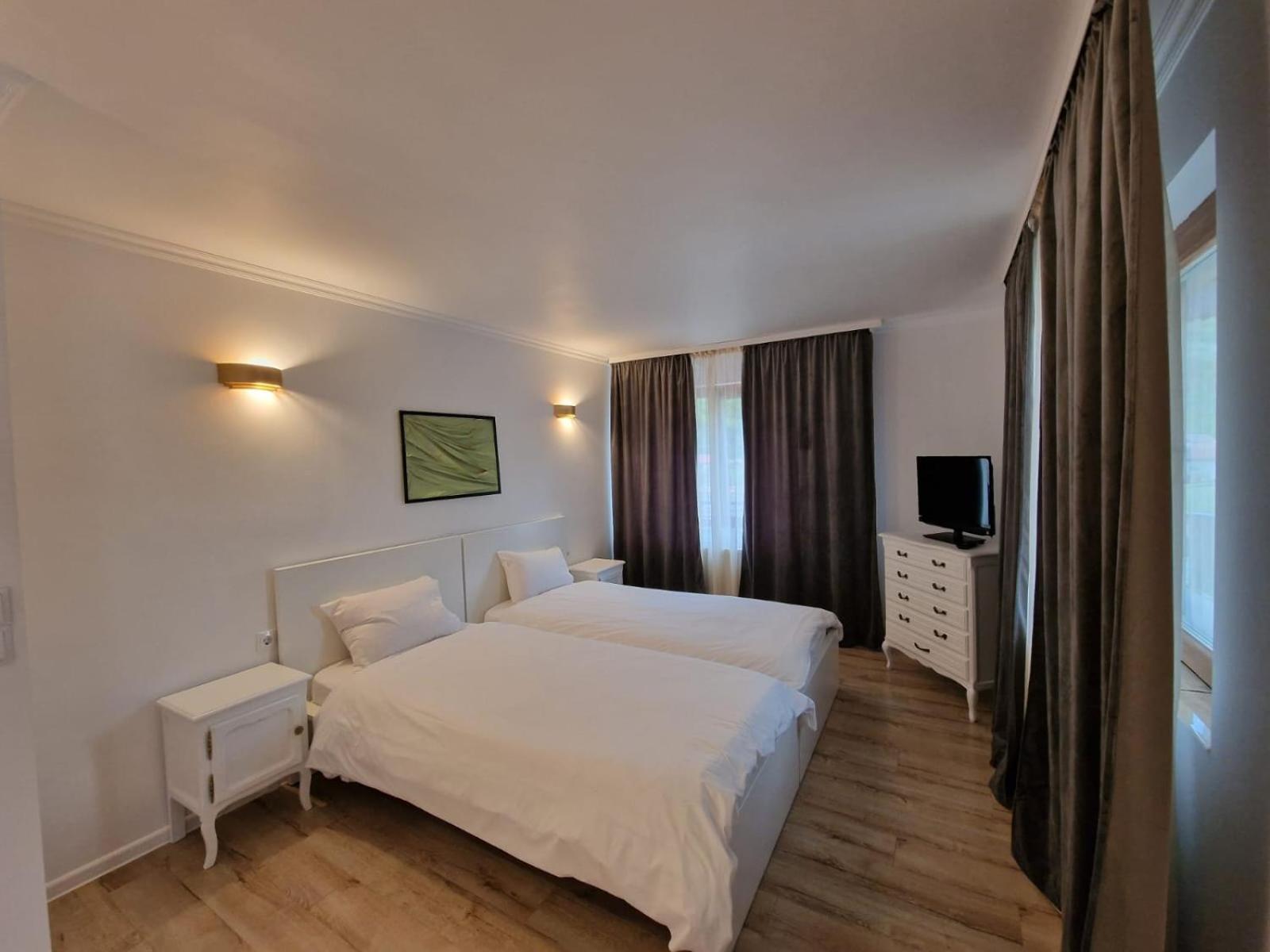 Guesthouse Magic Băile Herculane Exteriör bild