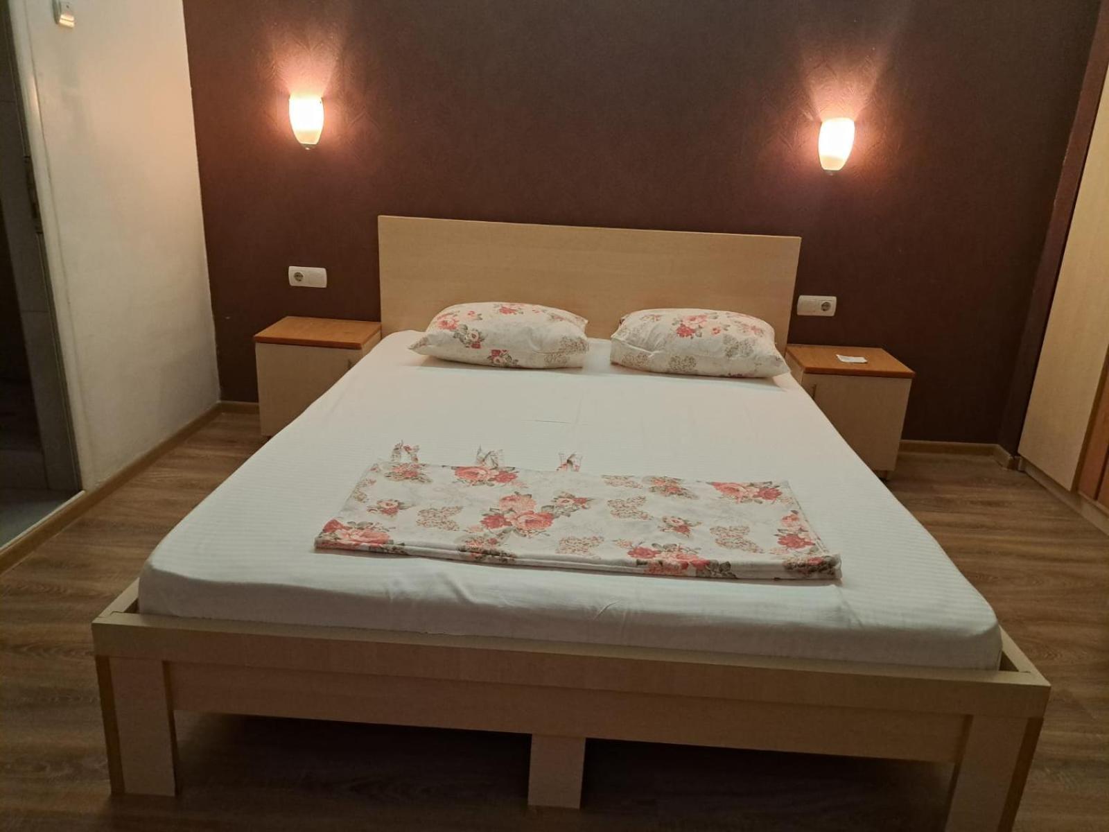 Guesthouse Magic Băile Herculane Exteriör bild