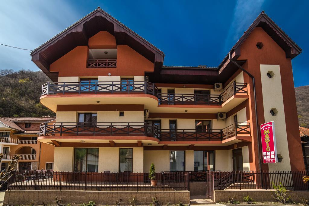 Guesthouse Magic Băile Herculane Exteriör bild