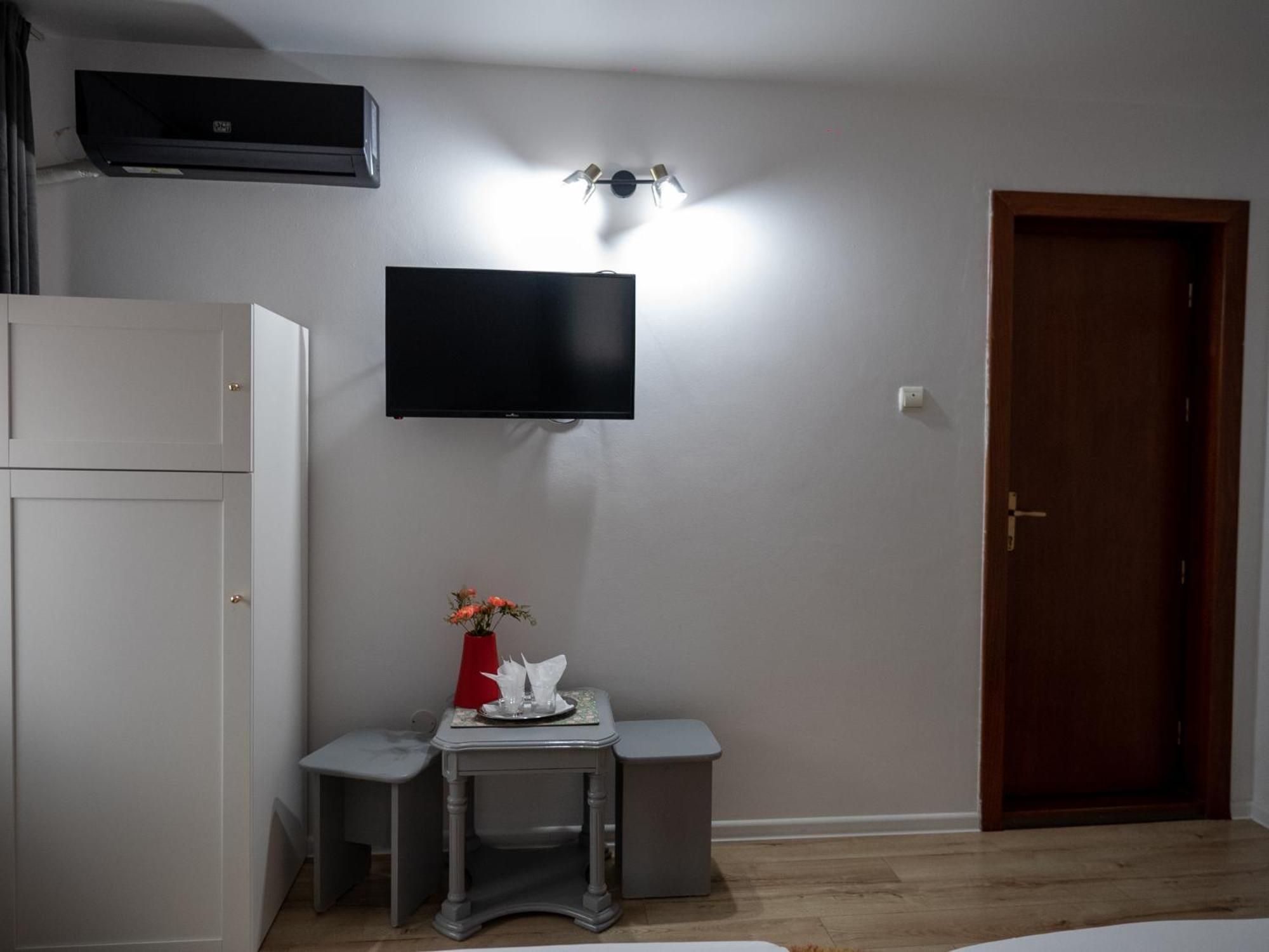 Guesthouse Magic Băile Herculane Exteriör bild