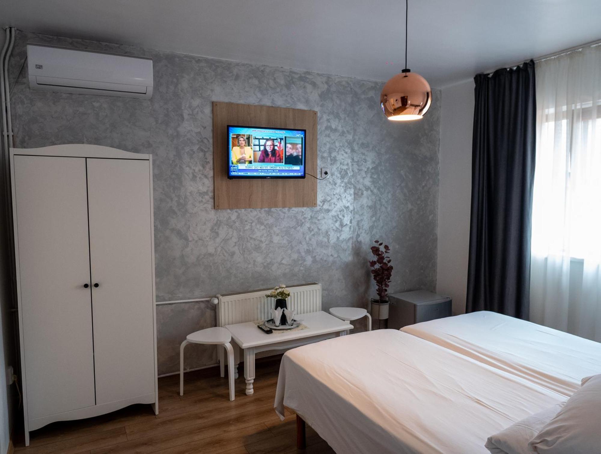 Guesthouse Magic Băile Herculane Exteriör bild