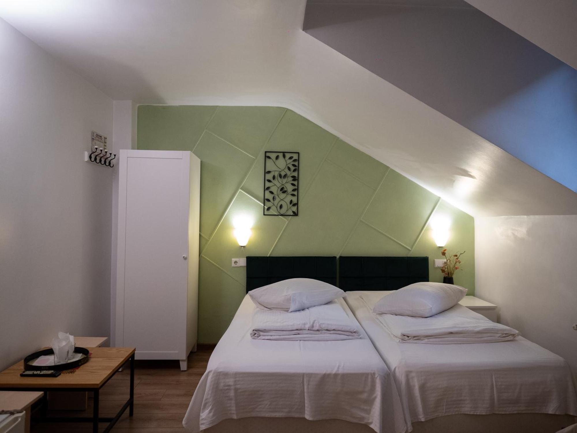 Guesthouse Magic Băile Herculane Exteriör bild