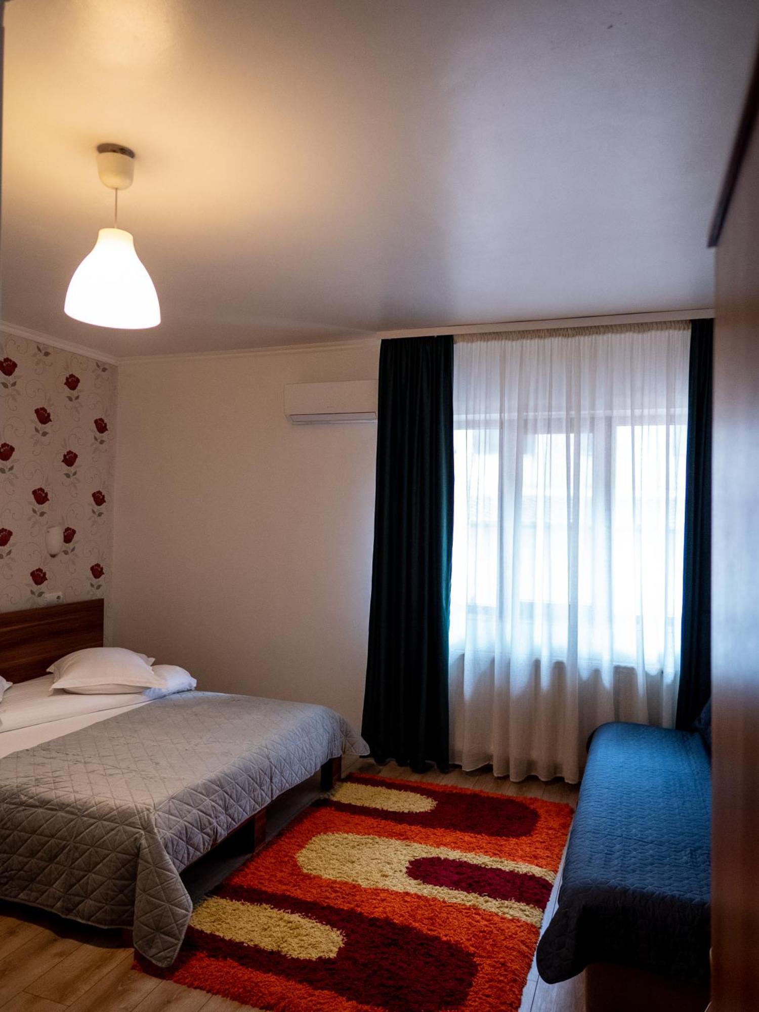 Guesthouse Magic Băile Herculane Exteriör bild